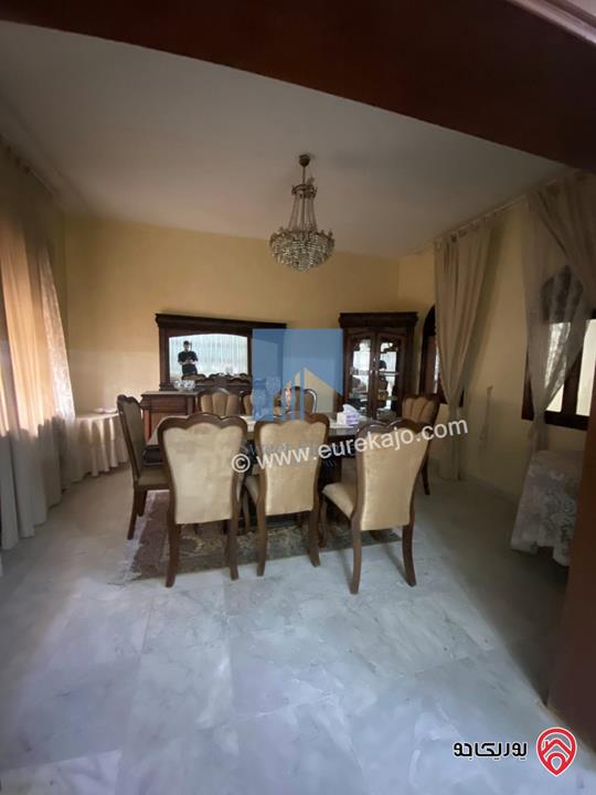 شقة طابقية أرضية مميزة للبيع في أم أذينة - قرب سوق الذهب 500م مع حديقة وترسات 300م