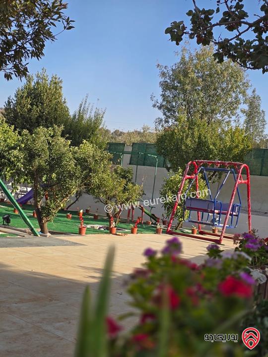 فيلا مميزة طابقين بمساحة 300 متر بطابع ريفي على أرض 974م للبيع في الزرقاء - العالوك 