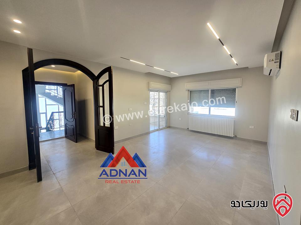 شقة طابقية مساحة 300م طابق ثاني للإيجار الفارغ مجددة بالكامل في عمان - الصويفية