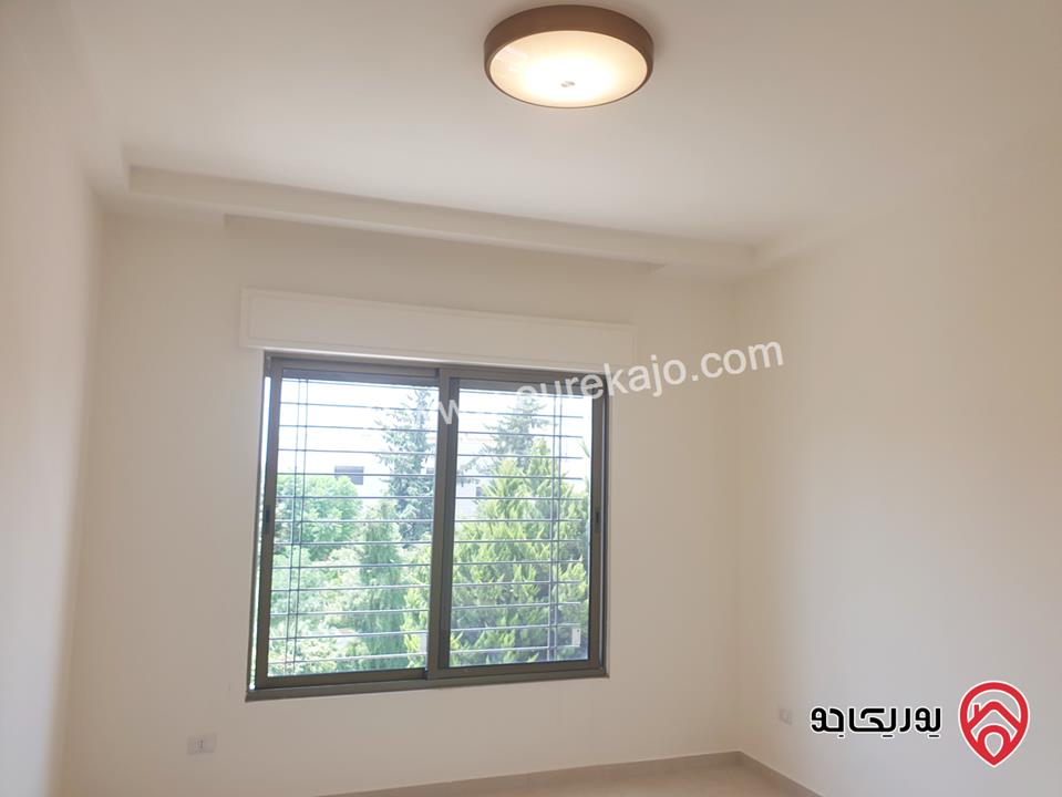 شقه فخمة طابق أول مساحة 250م للإيجار في عمان - أم أذينة