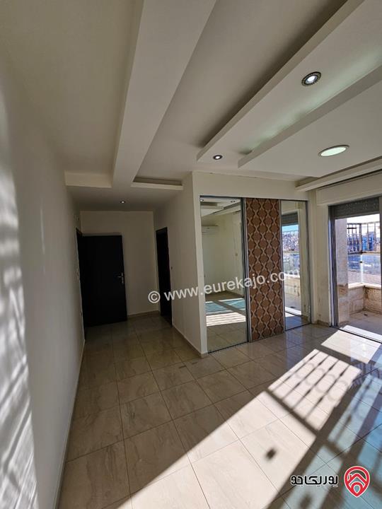 شقة طابق أول مع روف مساحة 320م للايجار في عمان - الرابية