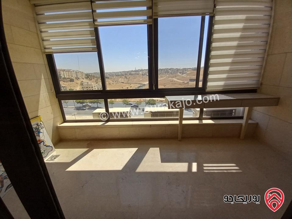 شقة شبه مفروشة مساحة 278م للإيجار في عمان - عبدون مطلة من 3 جهات