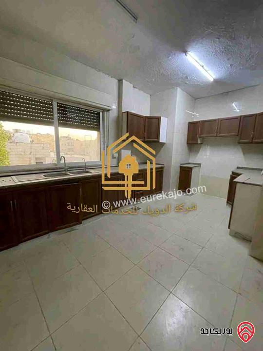 شقة فارغة طابق ثالث مساحة 200م للإيجار في عمان - مرج الحمام 