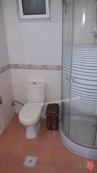 شقة مفروشة مساحة 120م للايجار من المالك مباشرة مطابقة للصور تماماً في اربد - شمال مجمع عمان الجديد /يومي أو أسبوعي أو شهري/للعائلات و العرسان