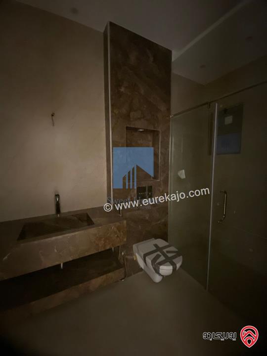 شقة فاخرة للبيع في عمان - أم أذينة قرب أبراج السادس طابق ثالث 180م مع روف دوبلكس 105م لم تسكن