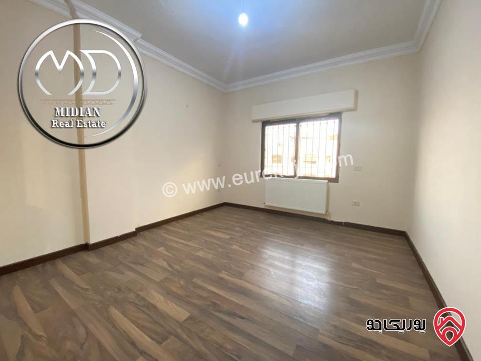 شقة ارضية فارغة للايجار في عمان - دابوق مساحة 175م مع ترس 40م سوبر ديلوكس بسعر مميز جداً