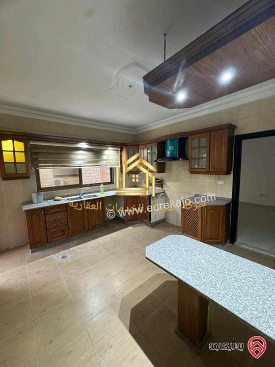 شقة فارغة طابق شبه ارضي مساحة 180م مع ترس 20م للإيجار في عمان - ضاحية الرشيد 