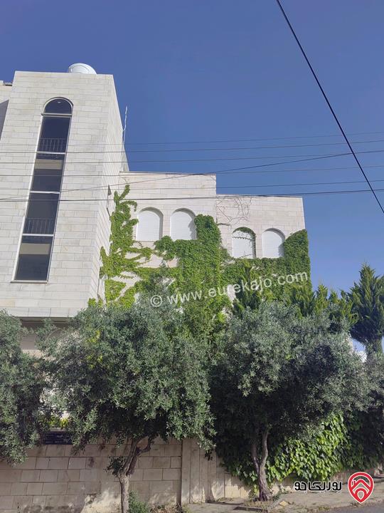 عمارة علي أرض 688م للبيع في عمان - الجندويل