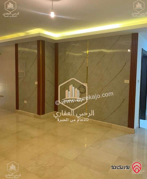 شقة سوبر ديلوكس شبه أرضية مساحة 95م داخلي و 40م خارجي للبيع في عمان - الدوار الرابع 