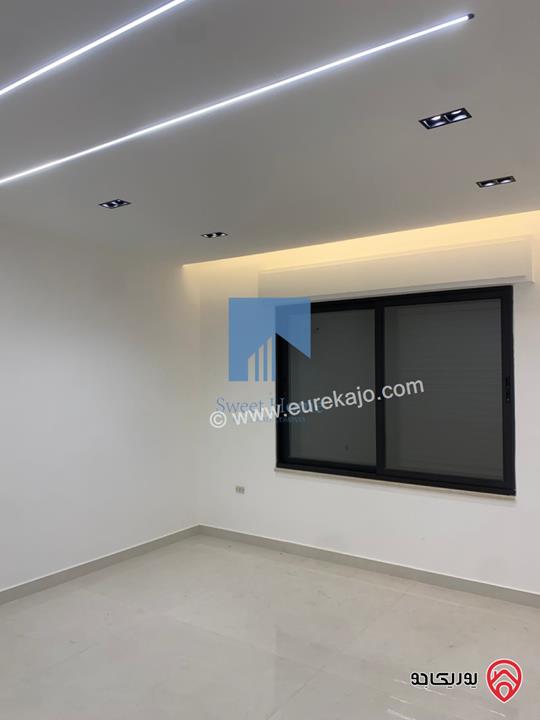 شقة فاخرة للبيع في عمان - أم أذينة قرب أبراج السادس 200م مع حديقة وترسات 250م لم تسكن