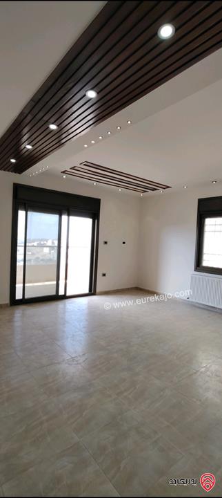 شقة أرضية مساحة 245م داخلي و 100م خارجي للبيع في عمان - ناعور