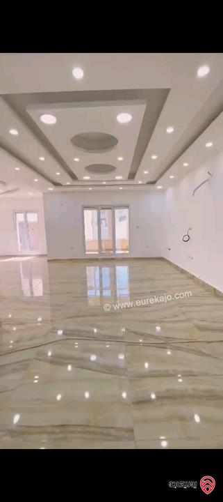 فيلا مساحة 1300م على أرض 1200م للبيع في عمان - الجبيهة 