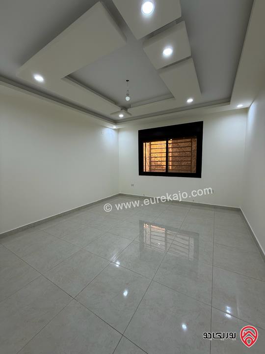 شقة شبه ارضية مساحة 184م مع ترس وحديقة 120م سوبر ديلوكس للبيع في عمان - المقابلين 