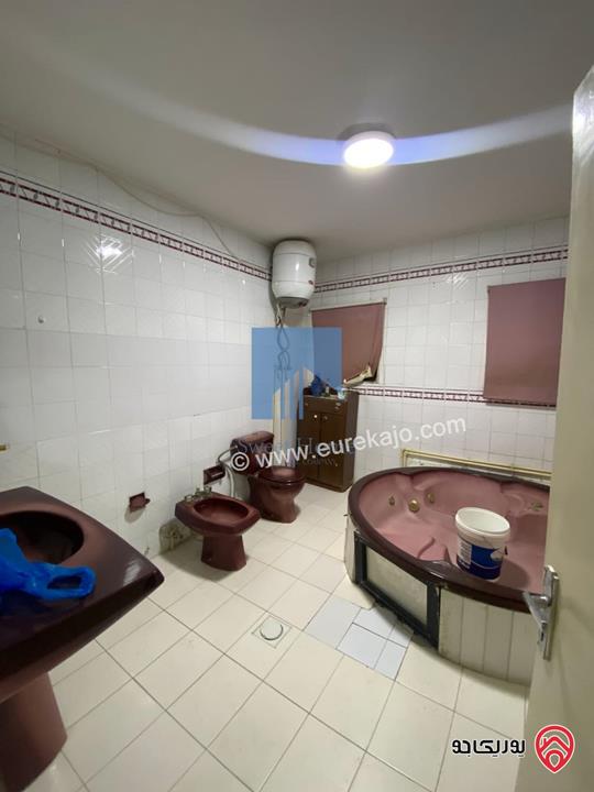 شقة طابقية أرضية مميزة للبيع في أم أذينة - قرب سوق الذهب 500م مع حديقة وترسات 300م