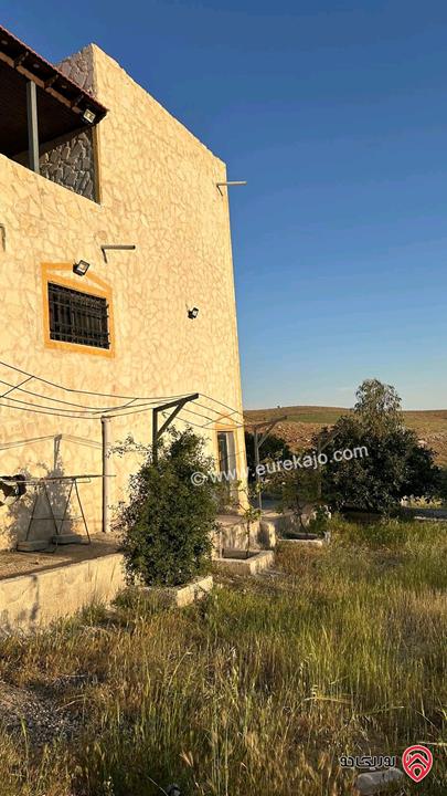 مزرعة مساحة الأرض 3 دونم و 418م وبيت مساحة 200م للبيع من المالك مباشرة بدون وسطاء لمحبي الهدوء والراحة في المفرق
