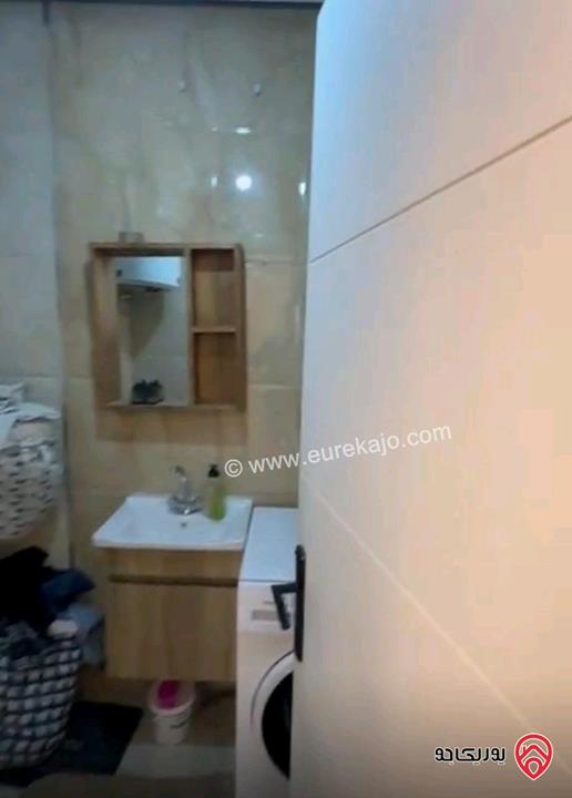 شقة ديلوكس شبه ارضية مساحة 135م داخلي و 90م خارجي للبيع في عمان - الجبيهة حي منصور