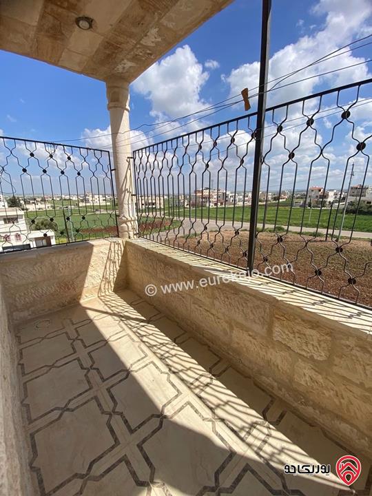 شقة فارغة طابق ثالث مساحة 150م للبيع في اربد - شارع البتراء