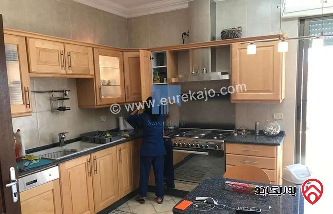 شقة فاخرة طابق ثالث 215م تشطيب سوبر ديلوكس للبيع في عمان - جبل عمان