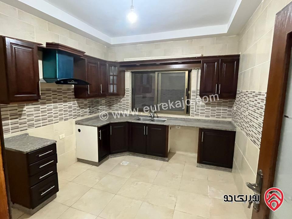 شقة فارغة طابق أرضي معلق مساحة 120م للإيجار في عمان - الفحيص 