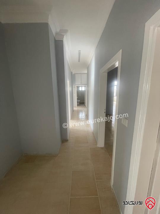 شقة طابق ثاني فني مساحة 143م للبيع المستعجل في اربد 