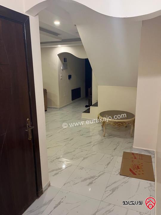 شقة طابق ثالث دوبلكس مساحة 285م للبيع في الزرقاء الجديدة السعر قابل للتفاوض من المالك مباشره 