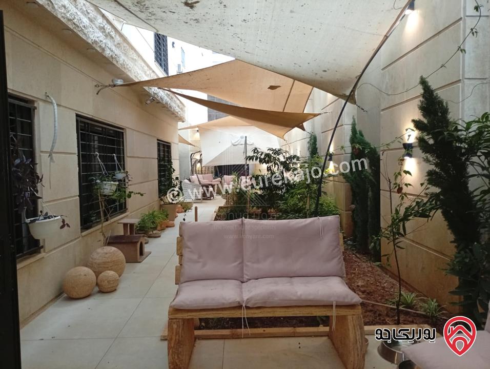 شقة فاخرة شبه أرضية مساحة 221م داخلي و 280م خارجي للبيع في عمان - على طريق المطار