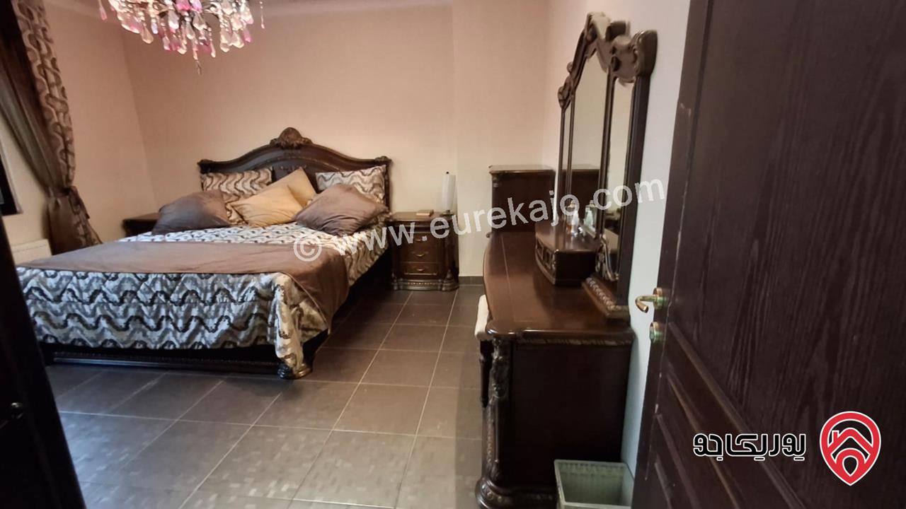 شقة فاخرة مفروشة طابق أخير مع روف مساحة 300م للايجار في عمان - الرابية