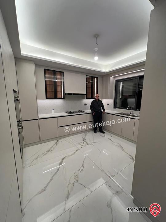 شقة مساحة 235م طابق ثالث للإيجار في عمان - منطقة الرابع