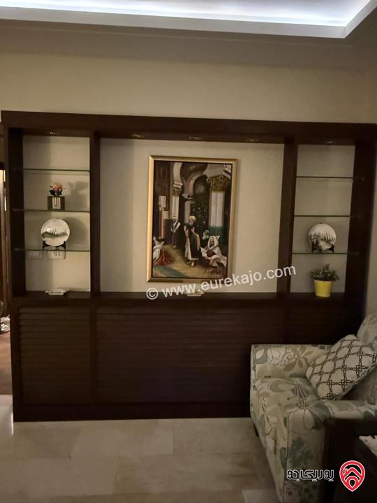 شقة سوبر ديلوكس طابق أخير مع روف مساحة 280م للايجار مفروشة في عمان - أم الكندم