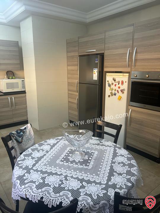 Furnished 3bedrooms (250) sqm apartment for rent in Amman - Abdoun 