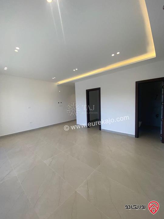 شقة فاخرة أرضية مساحة 386م داخلي و 300م خارجي للبيع في عمان - مرج الحمام / الحويطي