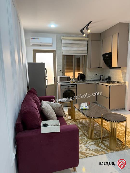 استديو مفروش جديد مساحة 40م غرفتين وحمام ومطبخ للايجار في اربد