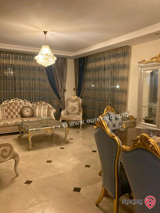 شقة مساحة 250م طابق أول للبيع في عمان - دير غبار 