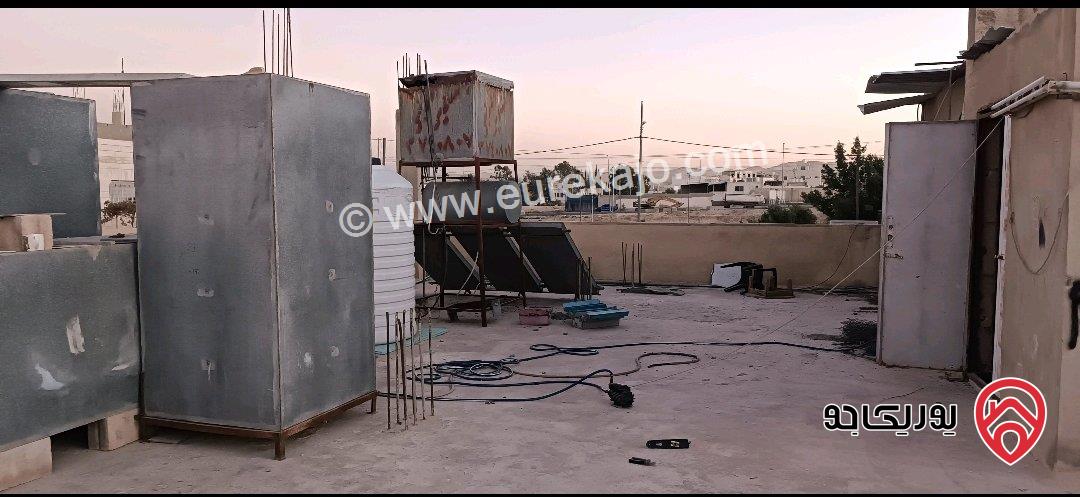 منزل مساحة 404م على أرض 753م للبيع في الزرقاء - حي الجندي 