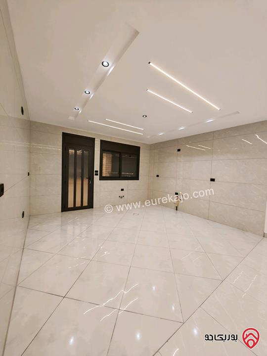 شقة طابق ارضي مساحة 225م مع ترسات 100م وكراج خاص للبيع في عمان - شفا بدران 