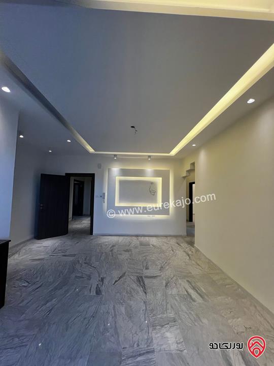 شقة سوبر ديلوكس مجددة مساحة 184م طابق ثالث للبيع في عمان - خلدا