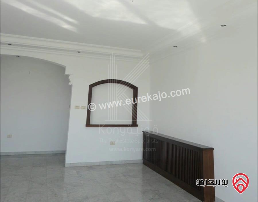 شقة مميزة طابق ثالث مساحة 240م للبيع في عمان - الكرسي