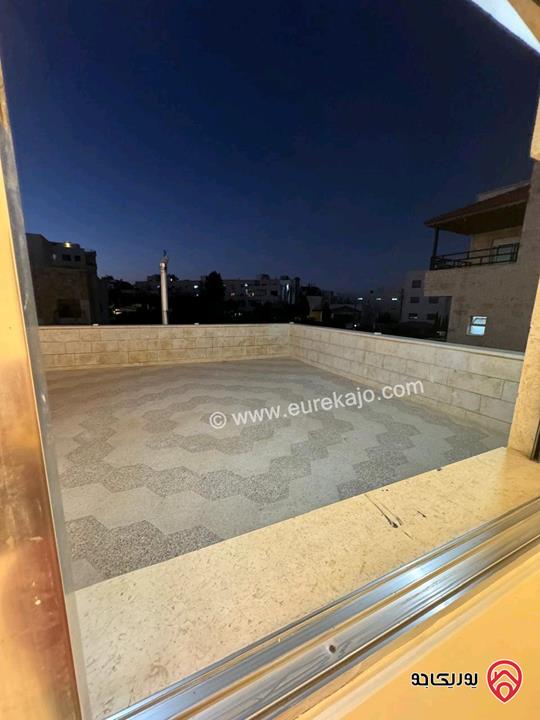 شقة طابق ثالث مساحة 145م مع رووف 54م للبيع في عمان - الجبيهة 