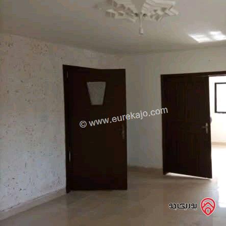 شقة فارغة طابق ارضي مساحة 125م مع ترس للايجار في عمان - مرج الحمام