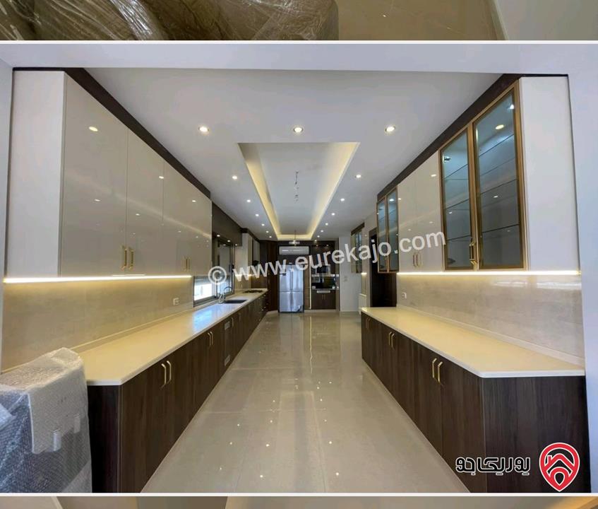 شقة طابقية (سكن خاص)مساحة 464م بإطلالة بانورامية منفردة و جميلة جداً على السيتي مول و حدائق الحسين وبالقرب من مكة مول للبيع في عمان - ام السماق  