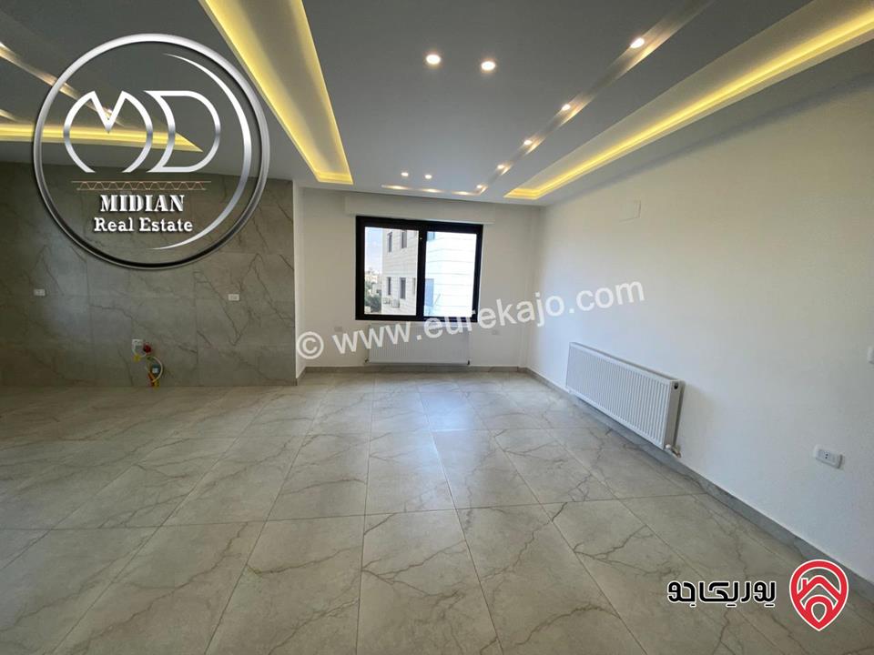 شقة طابق ثالث مساحة 220م للبيع في عمان - الظهير