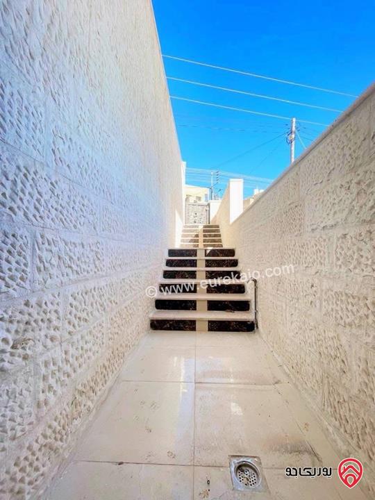 شقة أرضية مساحة 150م داخلي و 50م خارجي للبيع في عمان - طبربور
