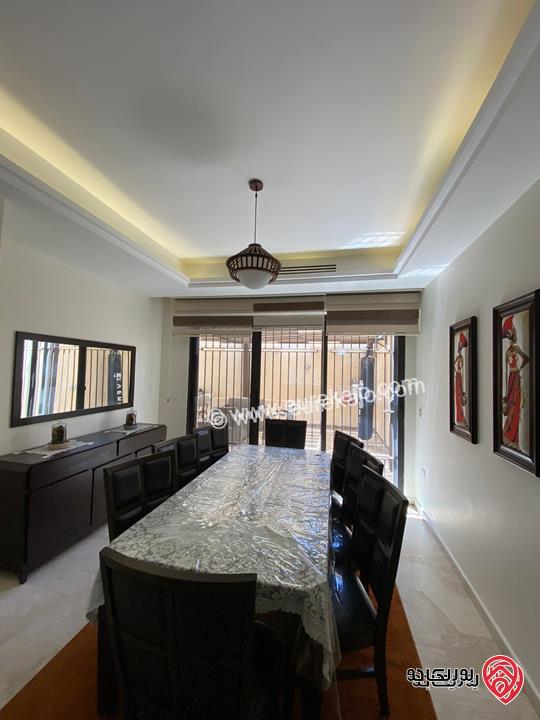 شقة طابق شبه ارضي مساحة 200م داخلي و 70م خارجي للبيع مفروشة في عمان - عبدون