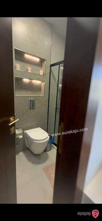 شقة طابق ثاني مساحة 205م للبيع في عمان - خلدا