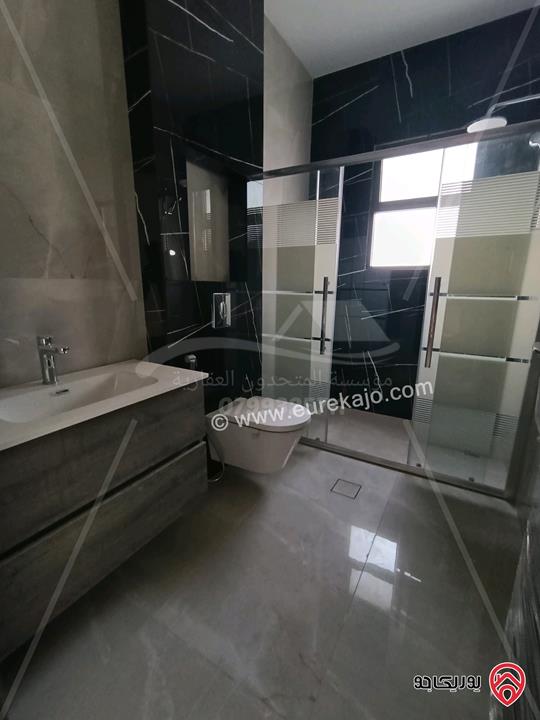 شقة سوبر ديلوكس مساحة 240م للإيجار فارغة في عمان - الرابية 