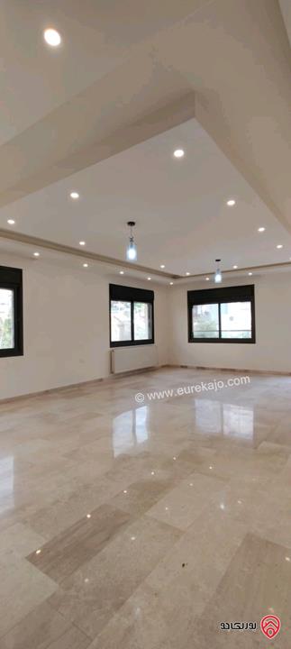 شقة فاخرة طابق ثاني مساحة 245م للبيع في عمان - ناعور خلف كازية السلام 