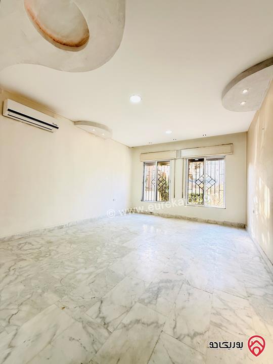 شقة ارضية مساحة 170م داخلي و 35م خارجي للبيع في عمان - طبربور 