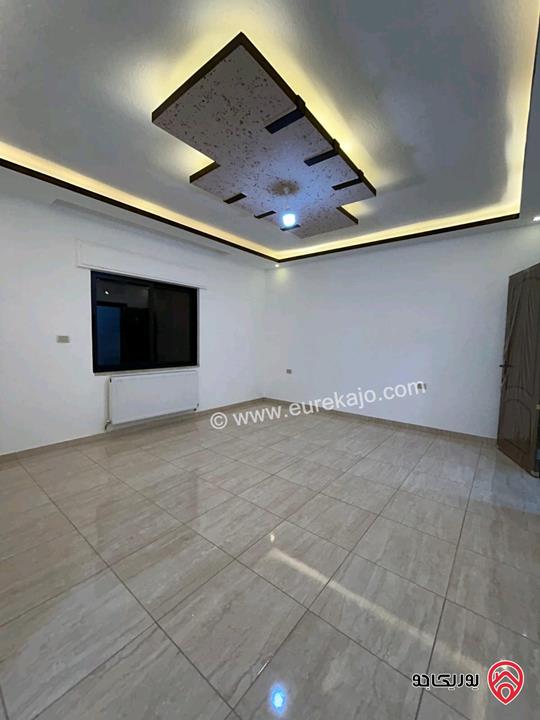 شقة طابقية كاملة مساحة 253م للبيع في عمان - الجبيهة 