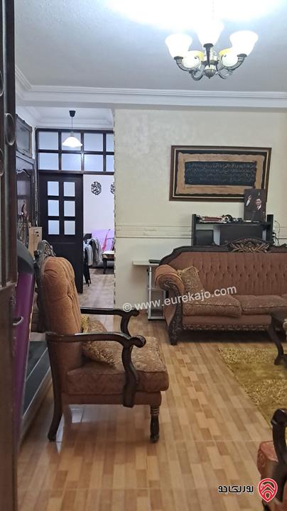 شقة شبه ارضي مساحة 160م وترس 40م للبيع في عمان - ضاحية الرشيد من المالك مباشرة