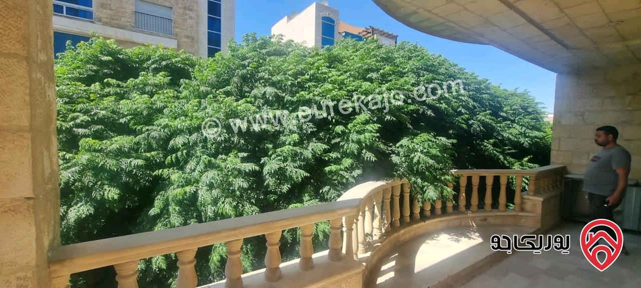 شقة طابقية فاخرة مساحة 309م طابق أول للبيع في عمان - أم أذينة شارع جيبوتي بسعر مغري جدا 